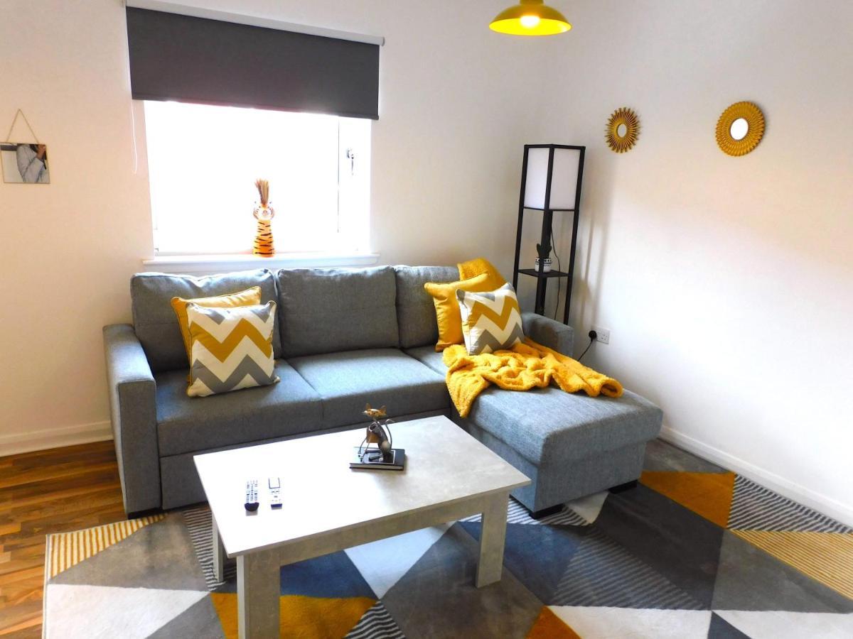 Newly Refurbished 1 Bed Apt In Hamilton Close To Station And Local Amenities Extérieur photo