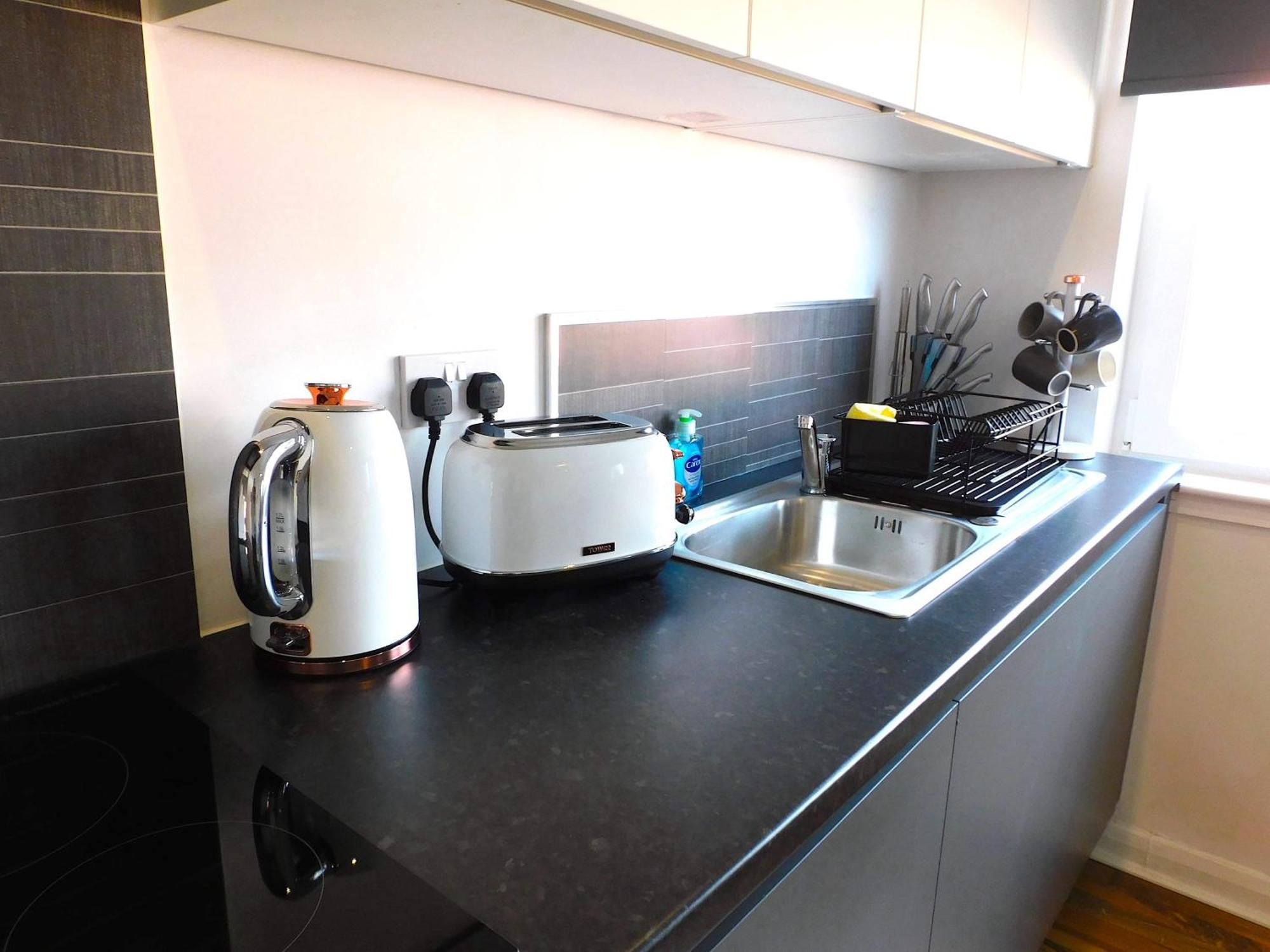 Newly Refurbished 1 Bed Apt In Hamilton Close To Station And Local Amenities Extérieur photo