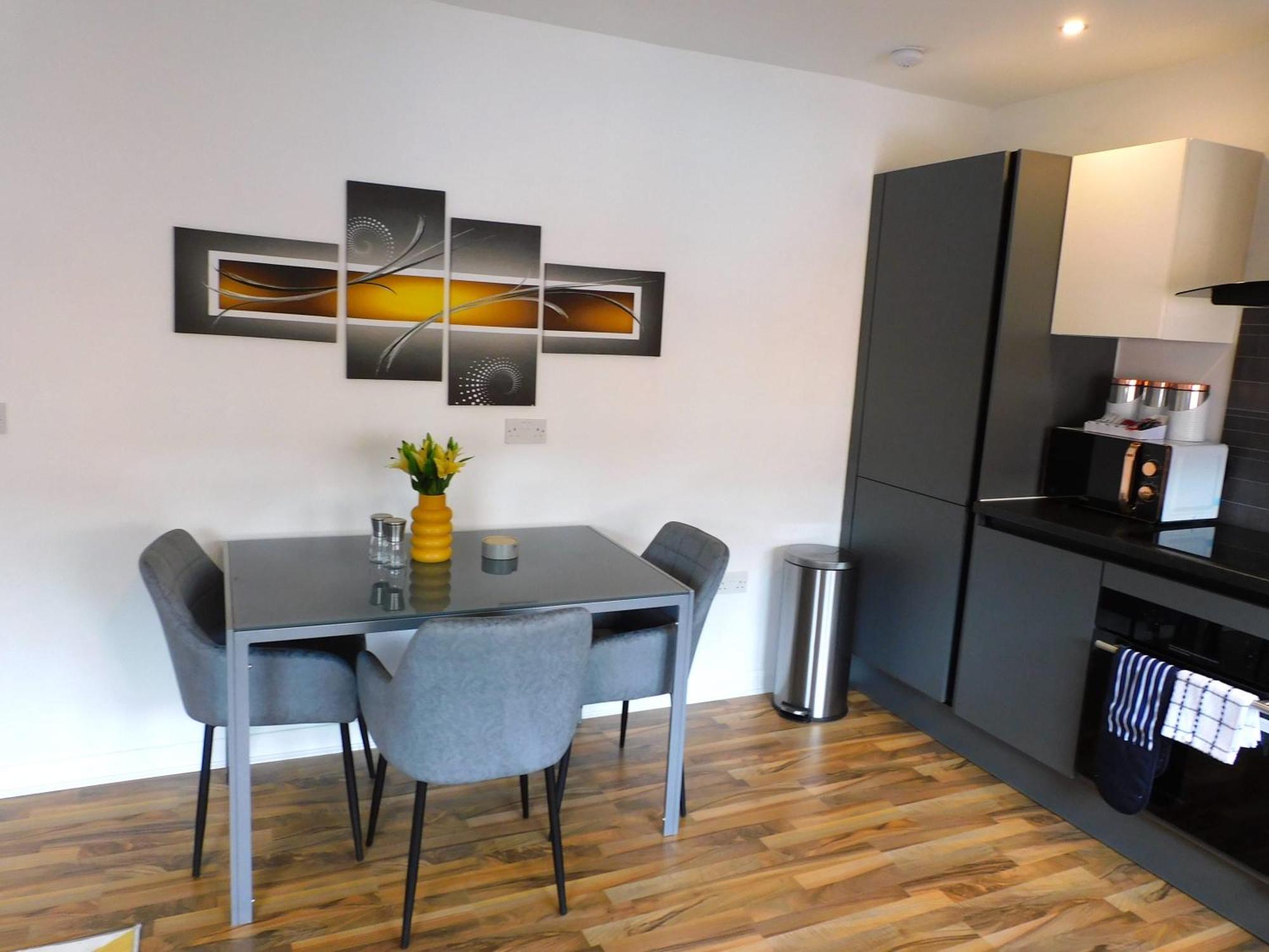 Newly Refurbished 1 Bed Apt In Hamilton Close To Station And Local Amenities Extérieur photo