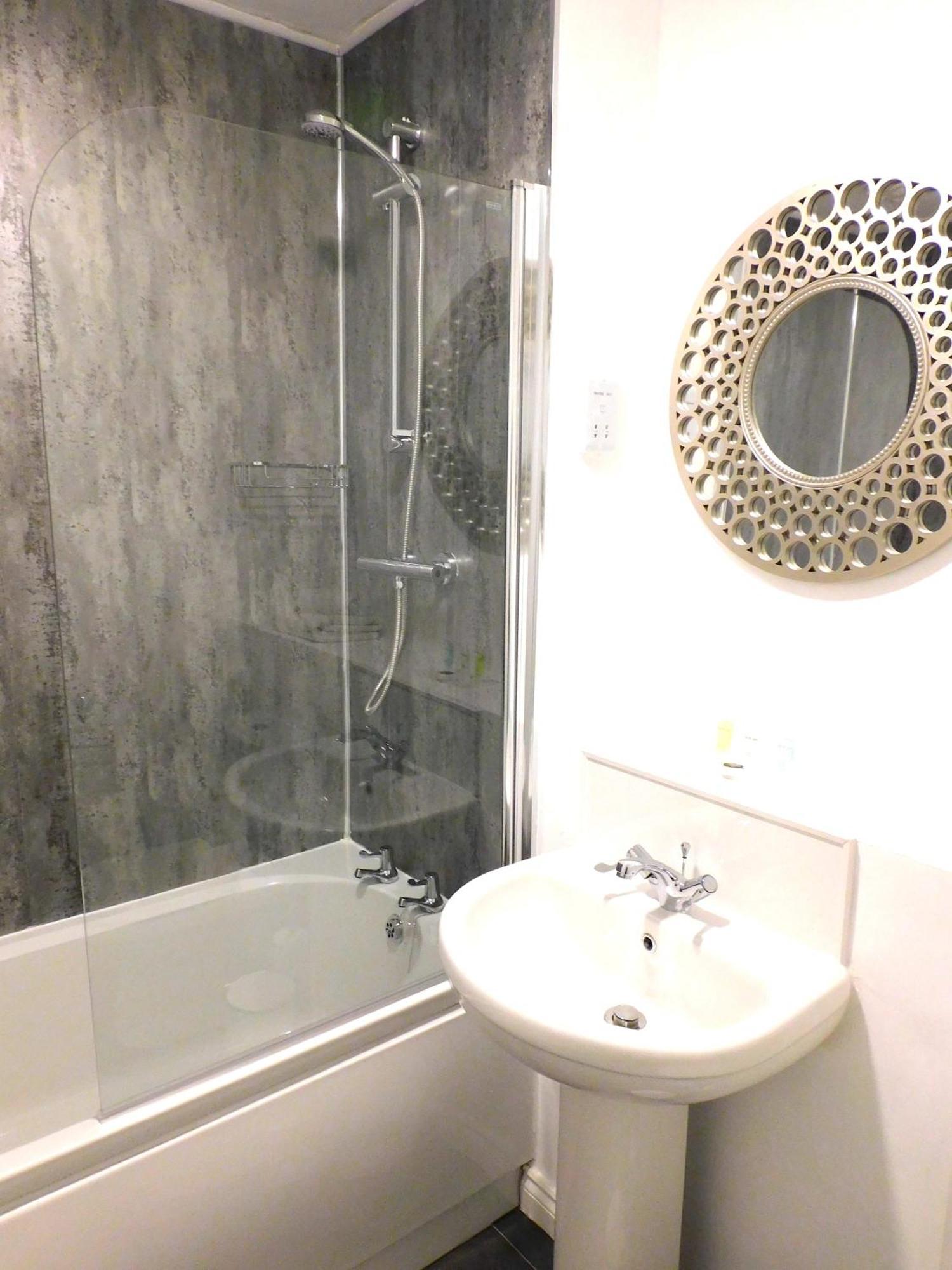 Newly Refurbished 1 Bed Apt In Hamilton Close To Station And Local Amenities Extérieur photo